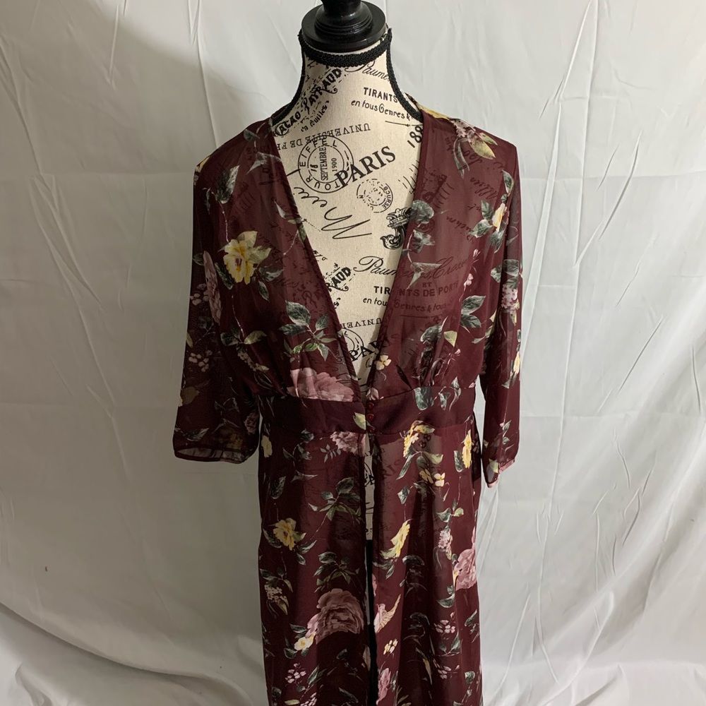Live 4 Truth Kimono Floral Duster Large 100% polyester. Size Large. 3/4 sleeves.